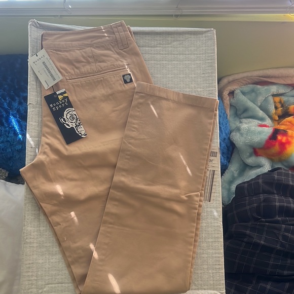 NWT MEN’s Monkey Sport Relaxed Khaki Pants in size SMALL (30-31) - Picture 4 of 8